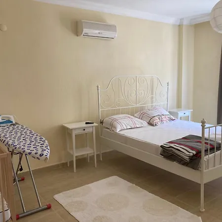 Guezey 3+1 Doga Ve Deniz Manzarali Appartement *